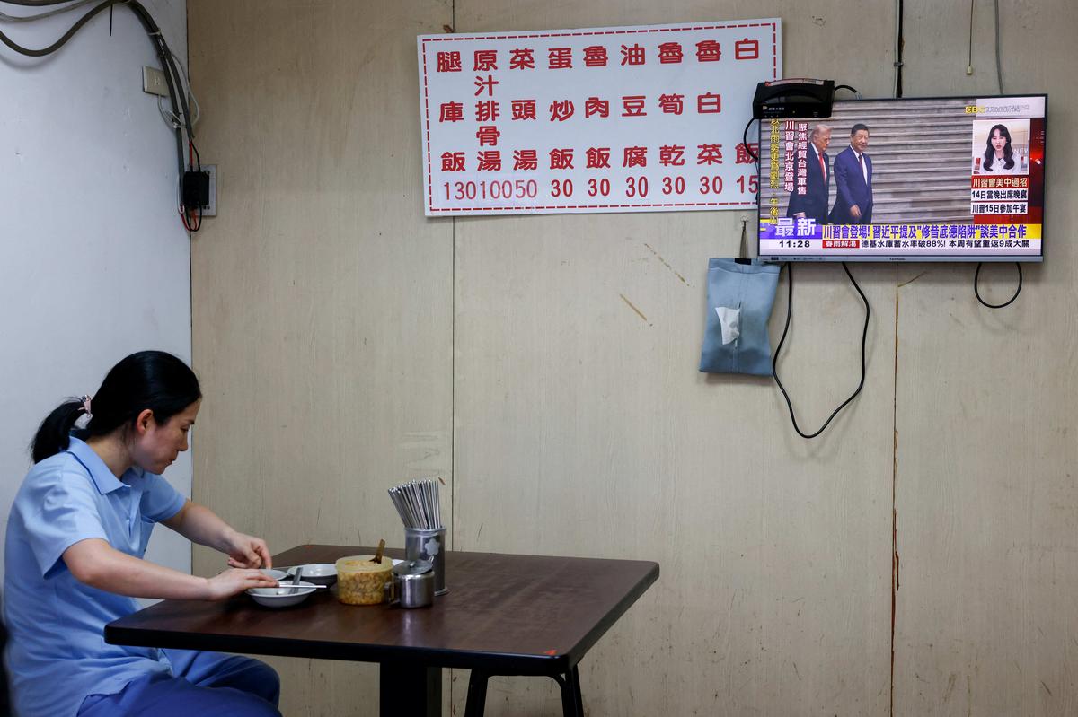 A television screen shows a live broadcast of the meeting between U.S. President Donald Trump and Chinese President Xi Jinping, at a restaurant in Taipei, Taiwan, May 14, 2026. REUTERS/Ann Wang