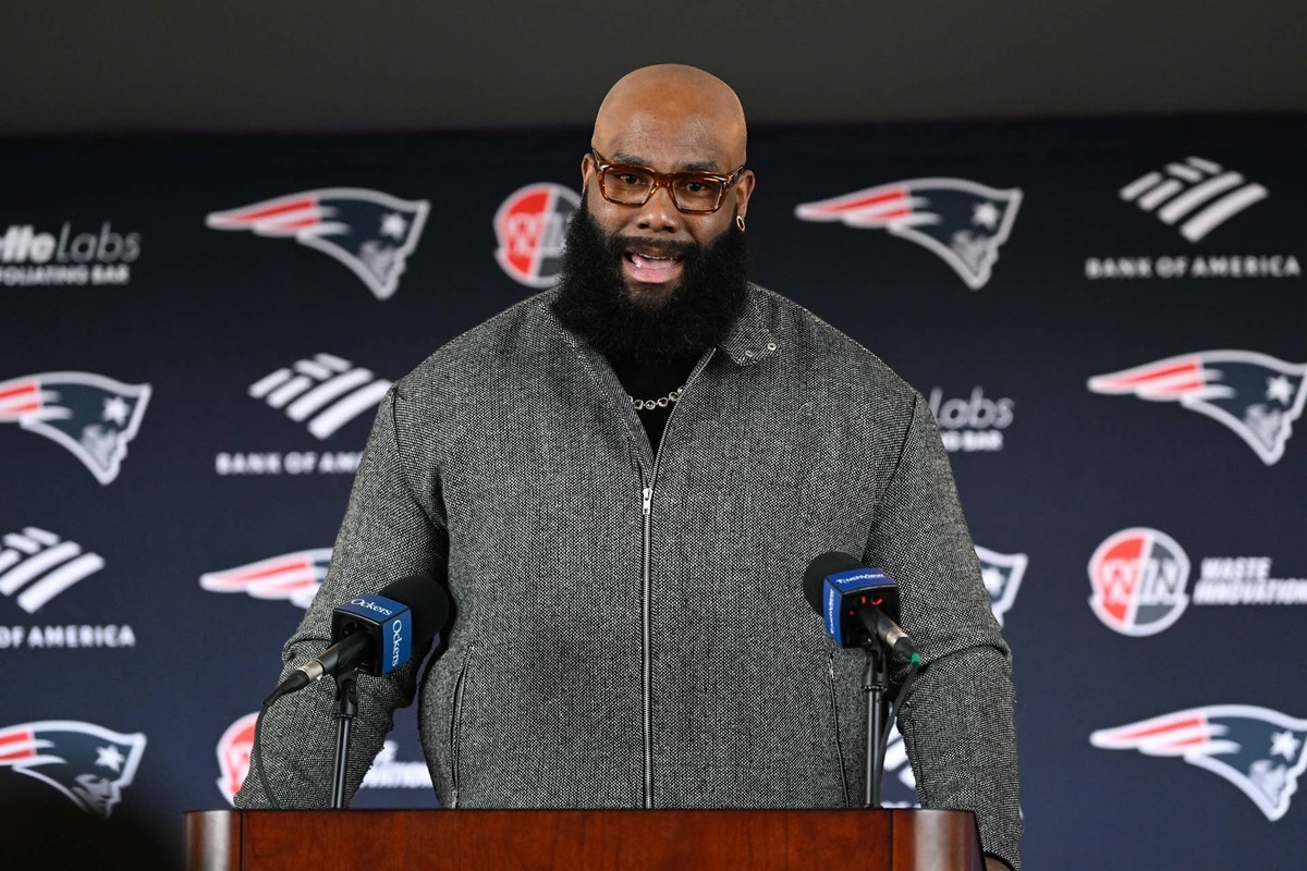  New England Patriots offensive tackle Morgan Moses discusses his recent free agent addition to the Patriots with the media at Gillette Stadium. Eric Canha-Imagn Images