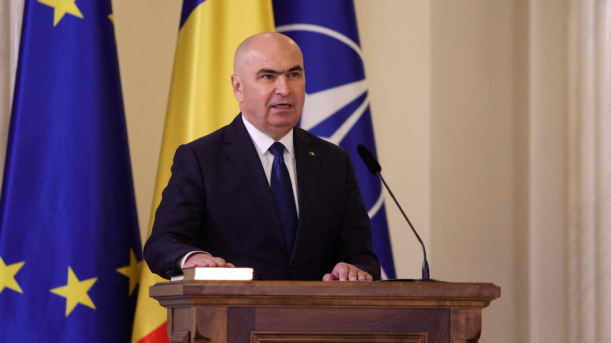 FILE PHOTO: Romania's Prime Minister Ilie Bolojan speaks during his swearing in ceremony in Bucharest, Romania, June 23, 2025. Inquam Photos/Octav Ganea via REUTERS/File Photo