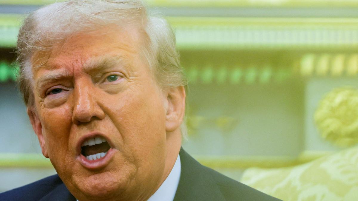 U.S. President Donald Trump reacts as he and the President of Poland Karol Nawrocki (not pictured) meet in the Oval Office at the White House in Washington, D.C., U.S., September 3, 2025.  REUTERS/Brian Snyder