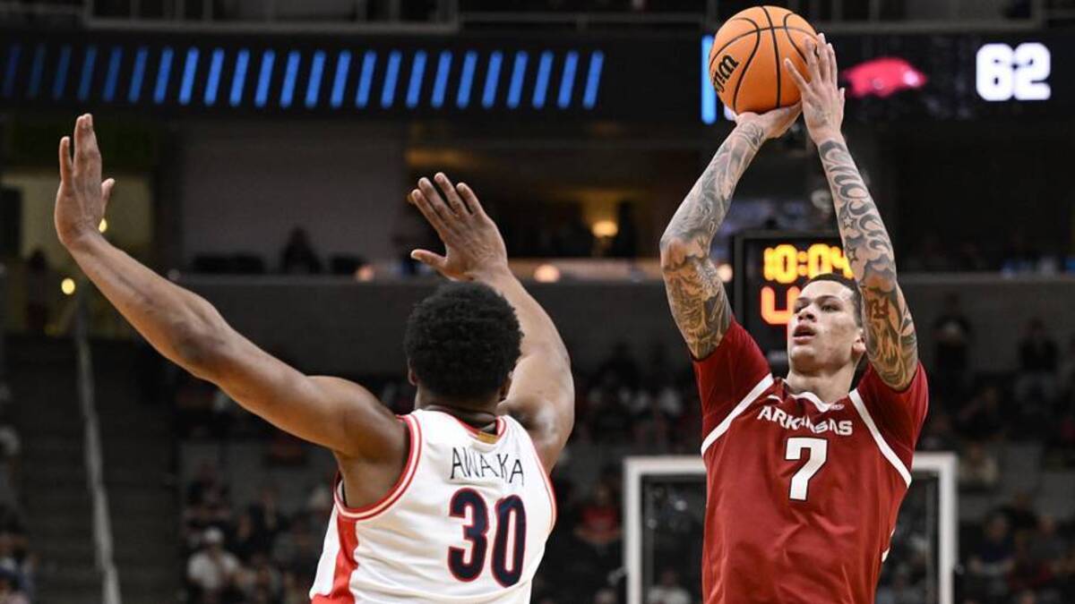  Mar 26, 2026; San Jose, CA, USA; Arkansas Razorbacks forward Trevon Brazile (7) shoots the ball over Arizona Wildcats forward Tobe Awaka (30) in the second half during a Sweet Sixteen game of the West Regional of the men's 2026 NCAA Tournament at SAP Center. Mandatory Credit: Eakin Howard-Imagn Images | Eakin Howard-Imagn Images 