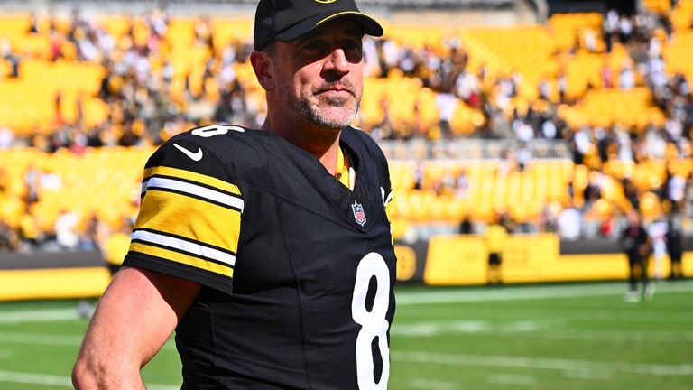 Aaron Rodgers Shades Teammates, Officials After Steelers' Win Over Falcons 