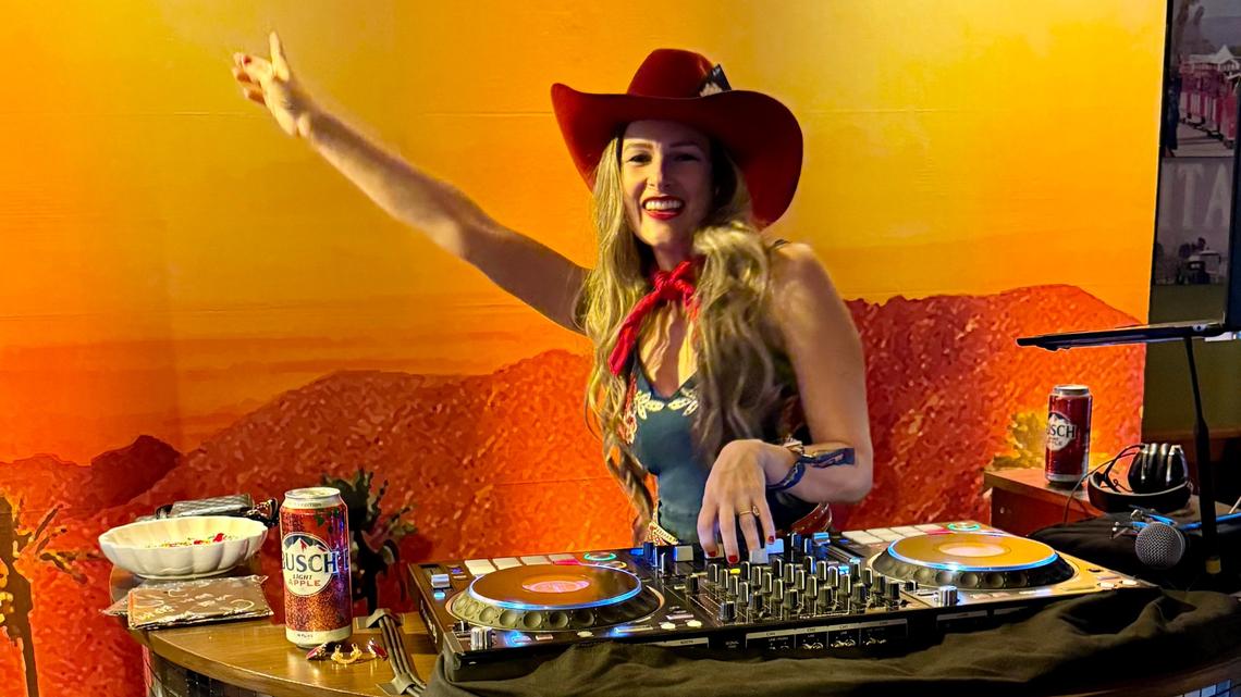 Applebee’s in Indio hosts a launch party for Busch Light Apple for country music fans, Thursday, April 23, 2026. (Photo by Fielding Buck, The Press-Enterprise/SCNG)