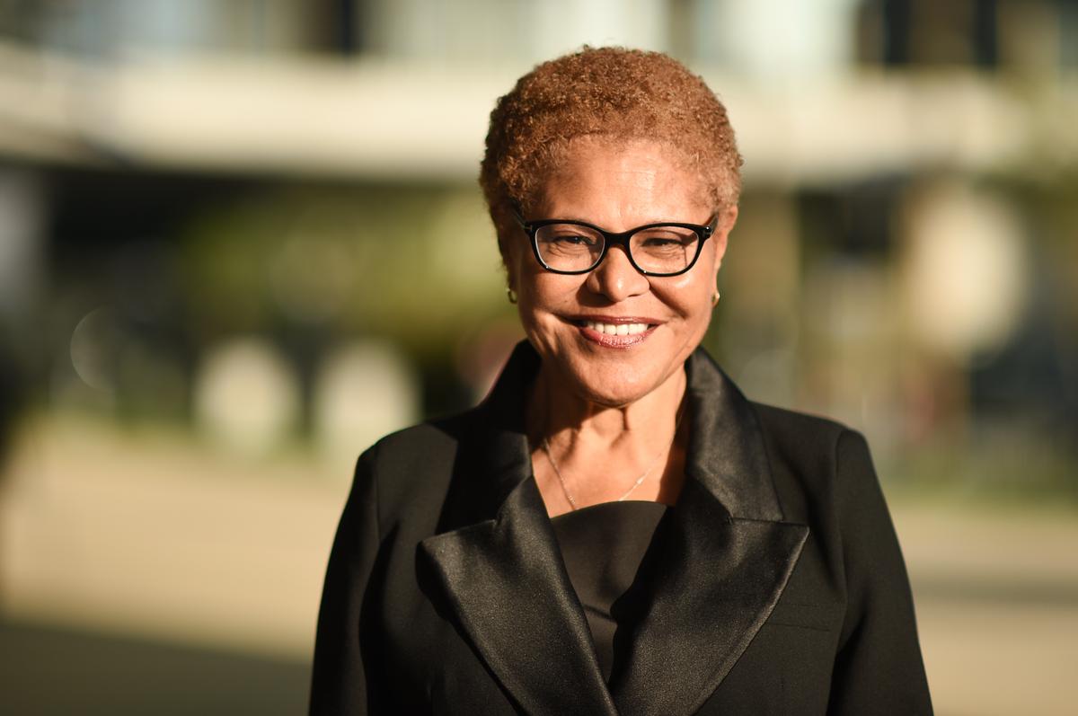  Los Angeles Mayor Karen Bass attends an event at the Los Angeles County Museum of Art on April 16, 2026. 