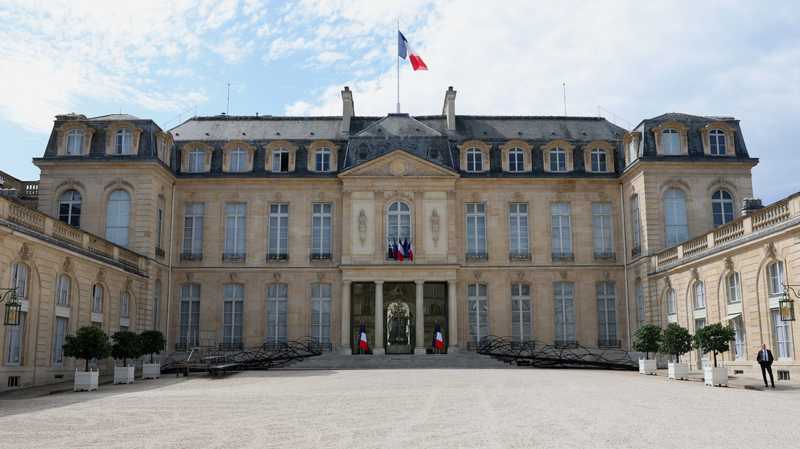 Explainer-How France's 2027 budget battle could play out 