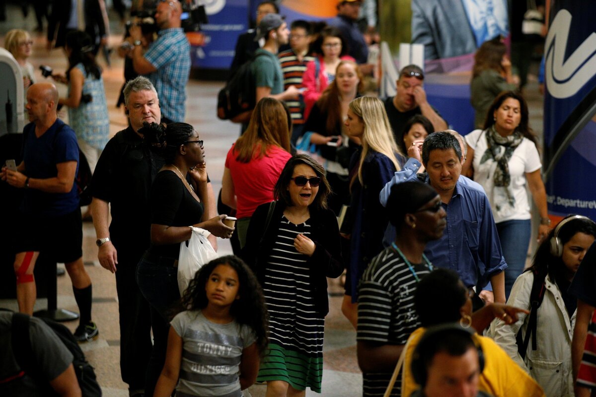  Commuters walk through Penn Station during the morning commute in New York City, NY, U.S. July 7, 2017. 
