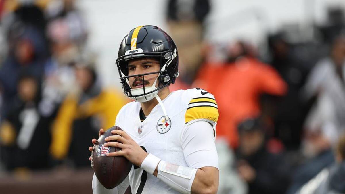  Dec 28, 2025; Cleveland, Ohio, USA; Pittsburgh Steelers quarterback Mason Rudolph (2) warms up before the game against the Cleveland Browns at Huntington Bank Field. Mandatory Credit: Scott Galvin-Imagn Images | Scott Galvin-Imagn Images 