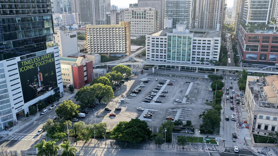 Mary McNamara: The golden idol at the center of Trump's presidential library is a terrible idea - even for him 