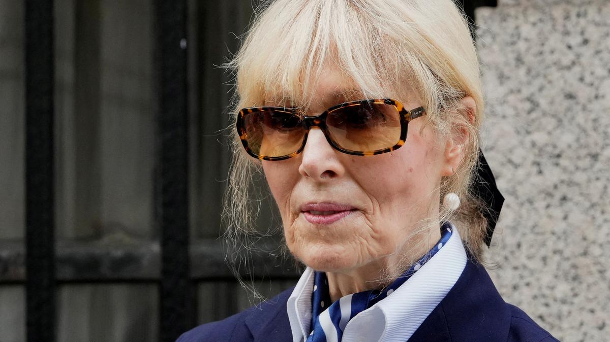 FILE PHOTO: Writer E. Jean Carroll leaves the 2nd U.S. Circuit Court of Appeals, where former U.S. President Donald Trump is asking a federal appeals court to overturn a $5 million jury verdict finding him liable for sexually assaulting and defaming her, who accused Trump of raping her nearly three decades ago, in Manhattan, New York, U.S., September 6, 2024. REUTERS/Adam Gray/File Photo