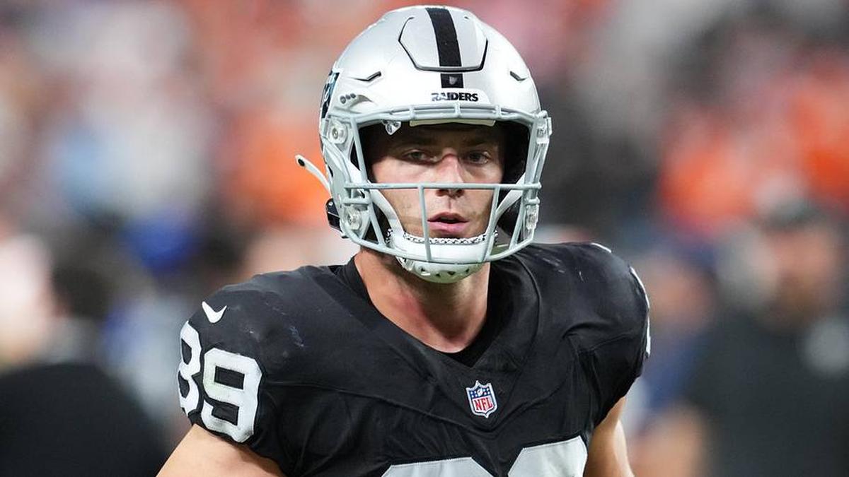  Dec 7, 2025; Paradise, Nevada, USA; Las Vegas Raiders tight end Brock Bowers (89) leaves the field following a game against the Denver Broncos at Allegiant Stadium. Mandatory Credit: Stephen R. Sylvanie-Imagn Images | Stephen R. Sylvanie-Imagn Images 