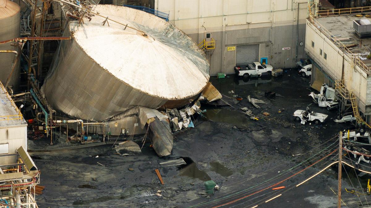 A drone view of a chemical tank after its rupture at the Nippon Dynawave Packaging pulp and paper mill in Longview, Washington, U.S., May 26, 2026. REUTERS/David Ryder