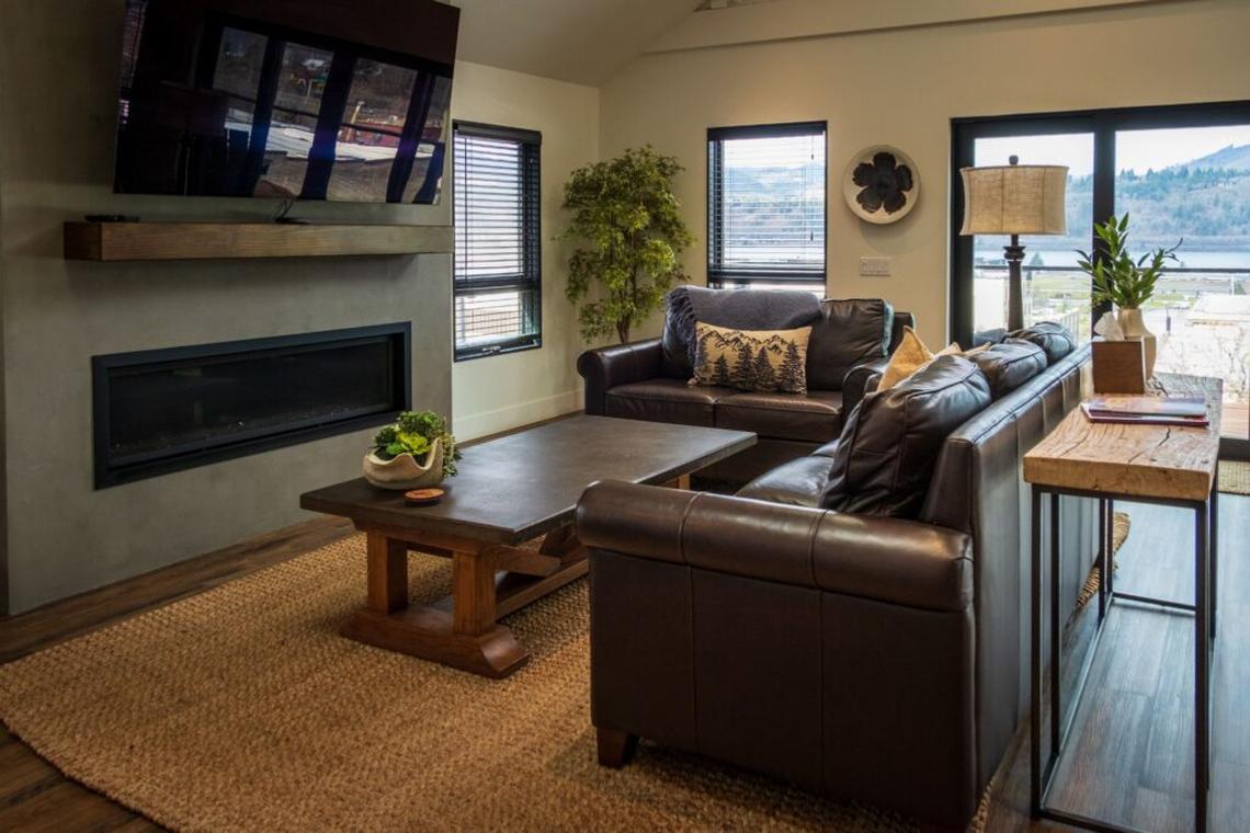  Modern elegance and city views define the spacious guest suites at Horsefeathers Hotel. Photo credit: June Russell-Chamberlin 