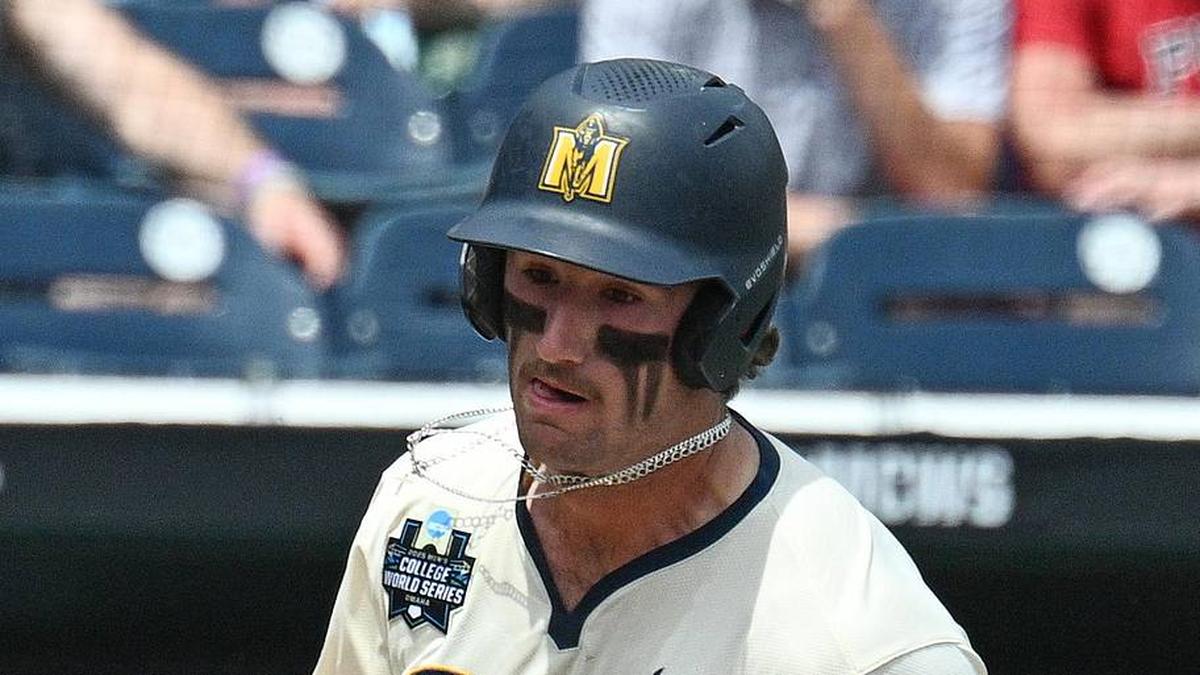  Jun 14, 2025; Omaha, Neb, USA; Murray State Racers center fielder Jonathan Hogart (15) avoids the tag from UCLA Bruins catcher Cashel Dugger (40) to score during the fifth inning at Charles Schwab Field. Mandatory Credit: Steven Branscombe-Imagn Images | Steven Branscombe-Imagn Images 
