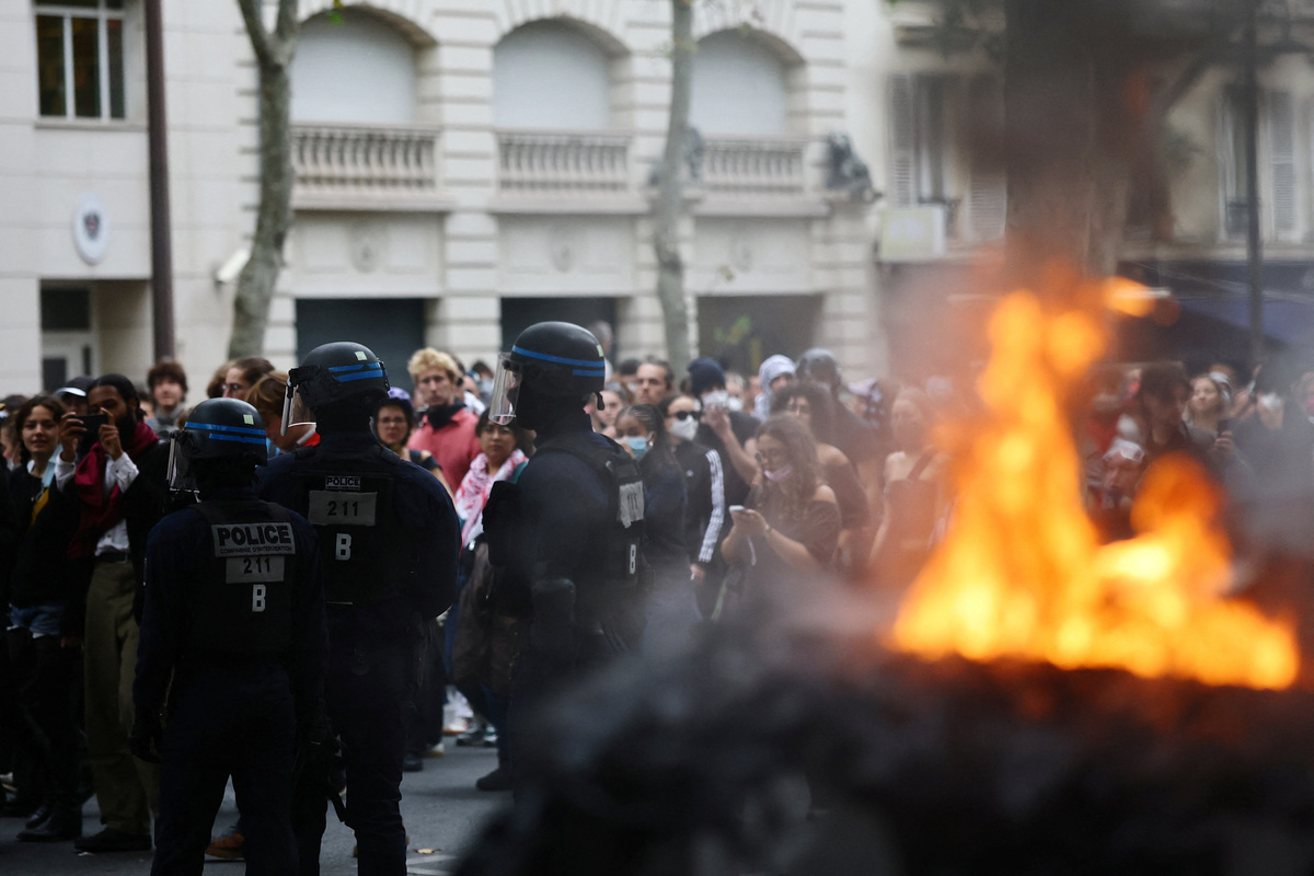 Greta Thunberg joins French teens on new day of school protests ...