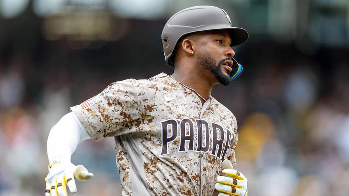  San Diego Padres designated hitter Miguel Andujar (41) runs the bases after hitting a one run home run during the fourth inning against the Chicago White Sox at Petco Park. | David Frerker-Imagn Images 