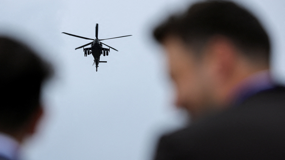 People watch the presentation of Leonardo Helicopters AW249 Fenice attack helicopter as part of the International Aerospace Exhibition ILA at Schoenefeld Airport in Berlin, Germany, June 10, 2026. REUTERS/Fabrizio Bensch