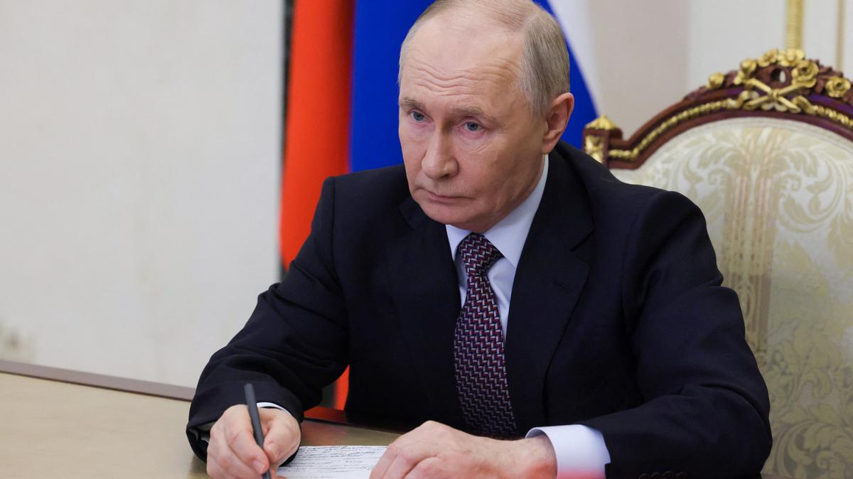 Russian President Vladimir Putin chairs a meeting with members of the Security Council via a video link at the Kremlin in Moscow, Russia May 8, 2026. Sputnik/Mikhail Metzel/Pool via REUTERS