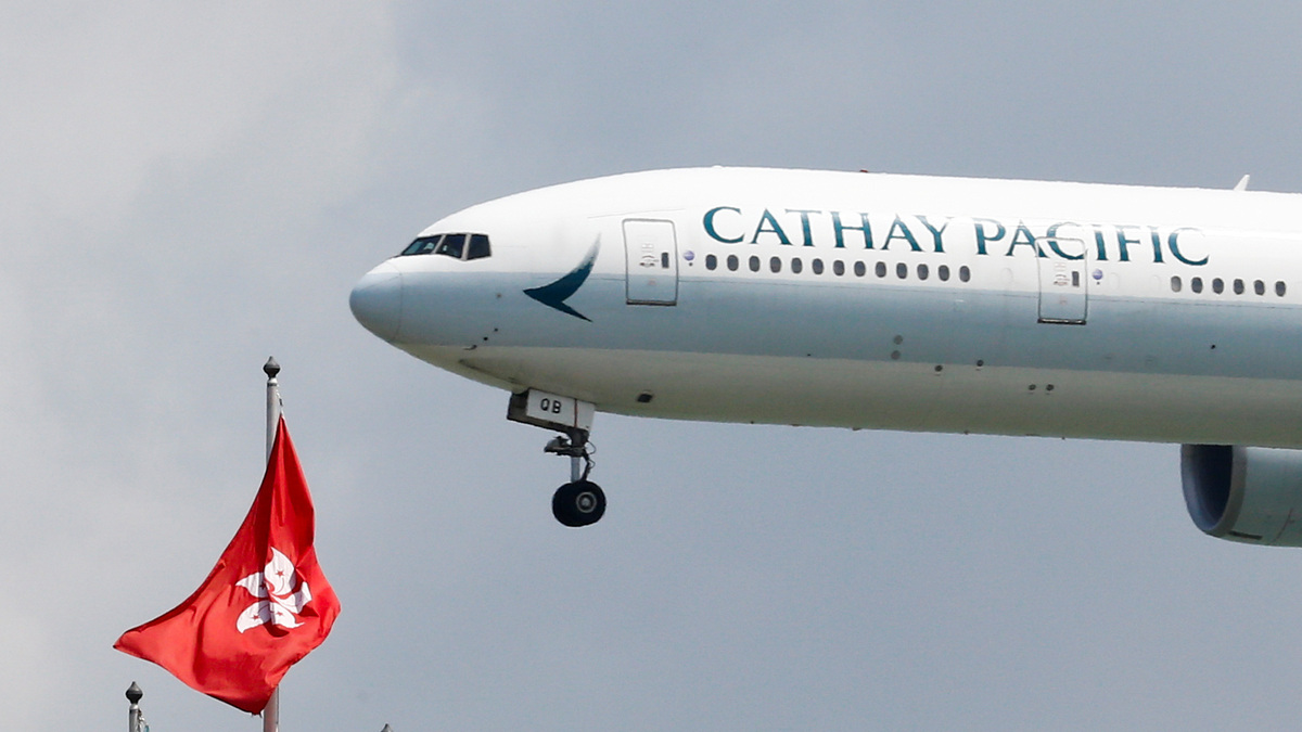 FILE PHOTO: A Cathay Pacific Boeing 777-300ER plane lands at Hong Kong airport, in Hong Kong, China August 14, 2019. REUTERS/Thomas Peter/File Photo