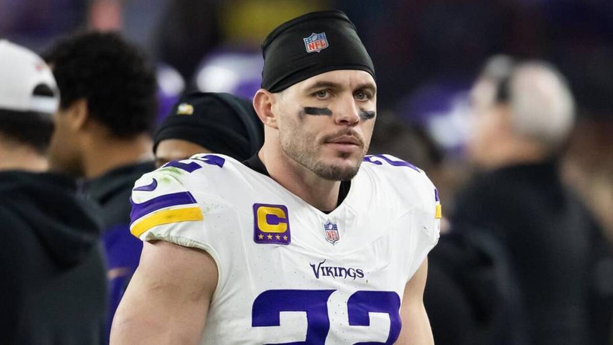  Jan 13, 2025; Glendale, AZ, USA; Minnesota Vikings safety Harrison Smith (22) against the Los Angeles Rams during an NFC wild card game at State Farm Stadium. Mandatory Credit: Mark J. Rebilas-Imagn Images | Mark J. Rebilas-Imagn Images 