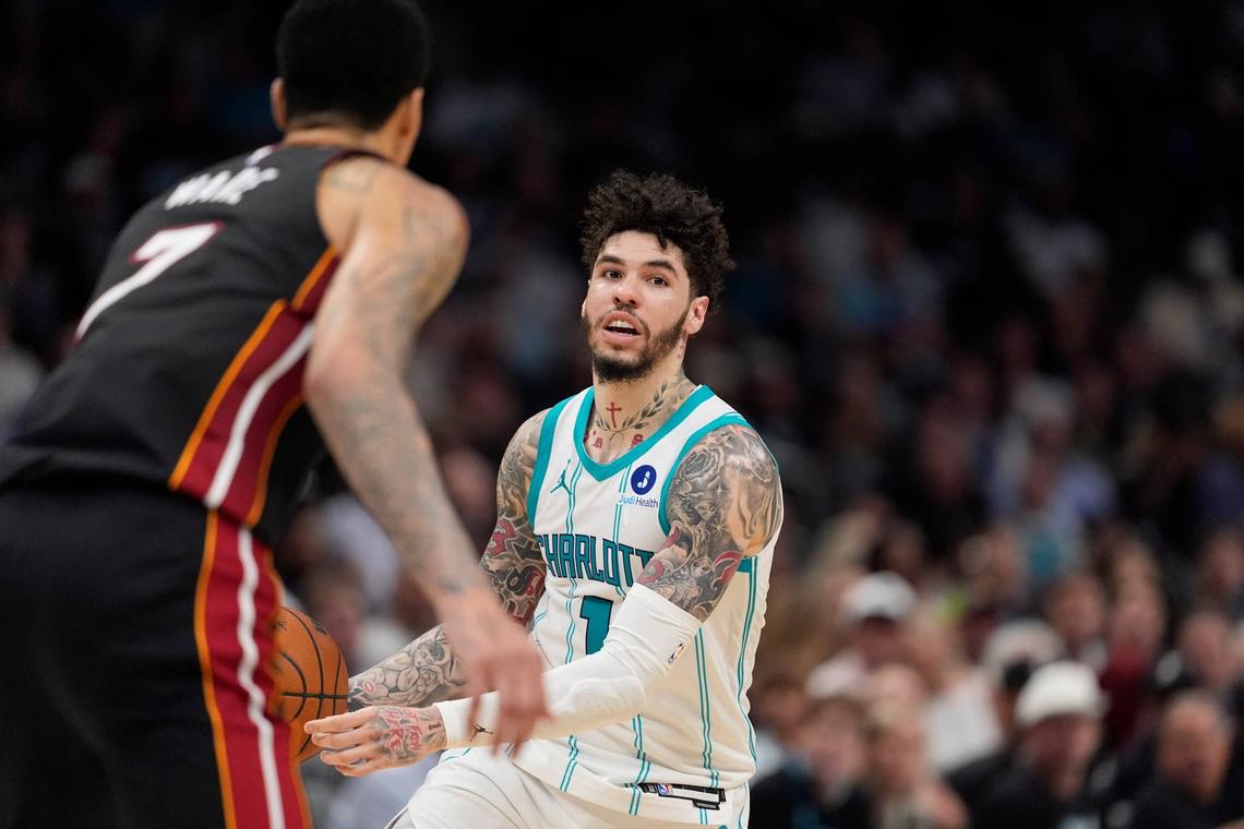  harlotte Hornets guard LaMelo Ball scans the floor during game versus the Miami Heat Jim Dedmon-Imagn Images