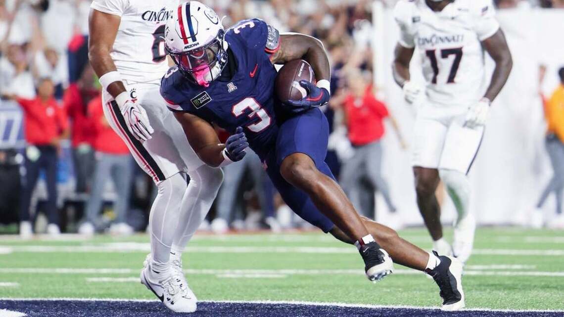 Arizona excels on offense, stifles Cincinnati's strong rushing attack 