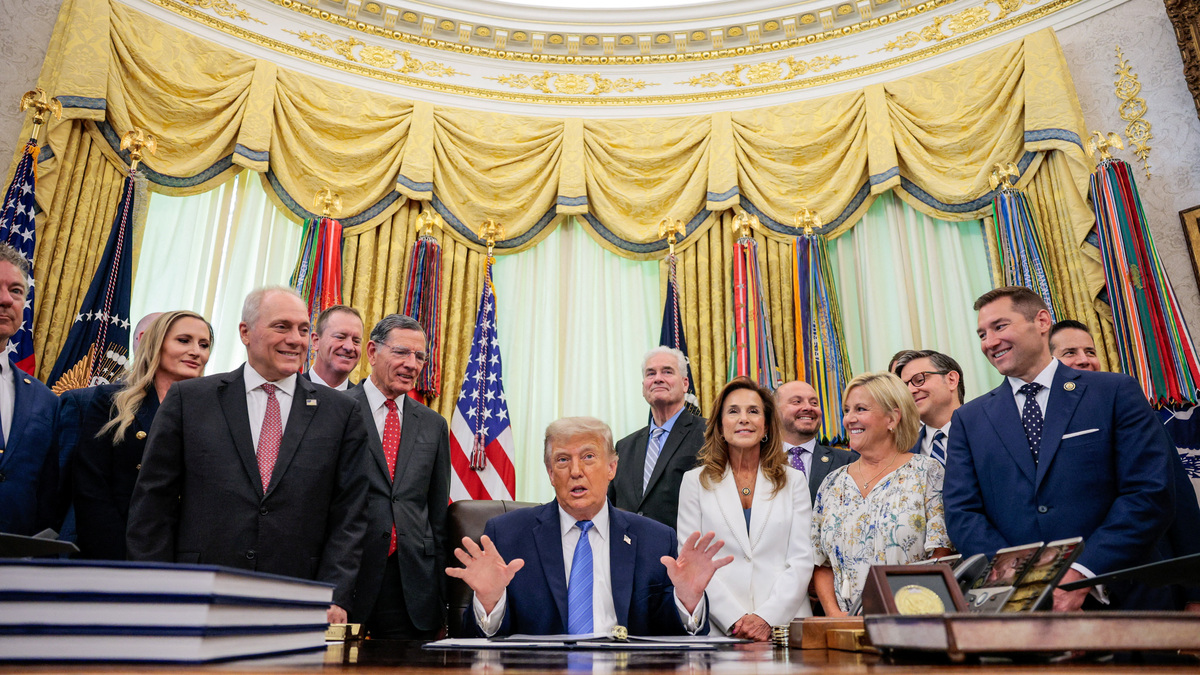 U.S. President Donald Trump speaks in the Oval Office as he signs the Secure America Act, at the White House in Washington, D.C., U.S., June 10, 2026. REUTERS/Evan Vucci