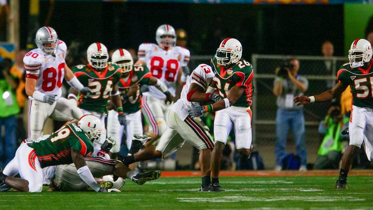  Ohio State's Maurice Clarett (13) starts to pull the ball out of the hands of Sean Taylor (26). Miami 51 is Jonathan Vilma in the fourth quarter of the National Football Championships at the Sun Devil Stadium in Tempe, Arizona, January 3, 2003. | Fred Squillante / USA TODAY NETWORK via Imagn Images 