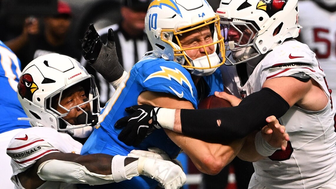 Chargers stumble out of the gate in loss to Cardinals 
