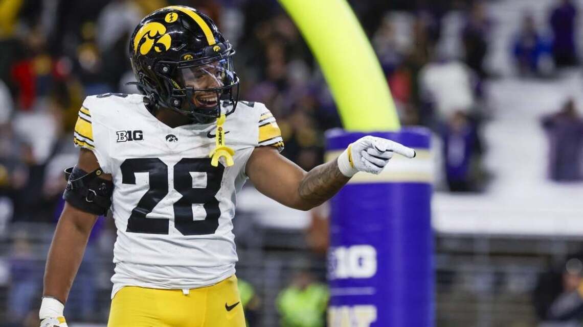 Iowa RB Moulton done for season due to upper-body injury