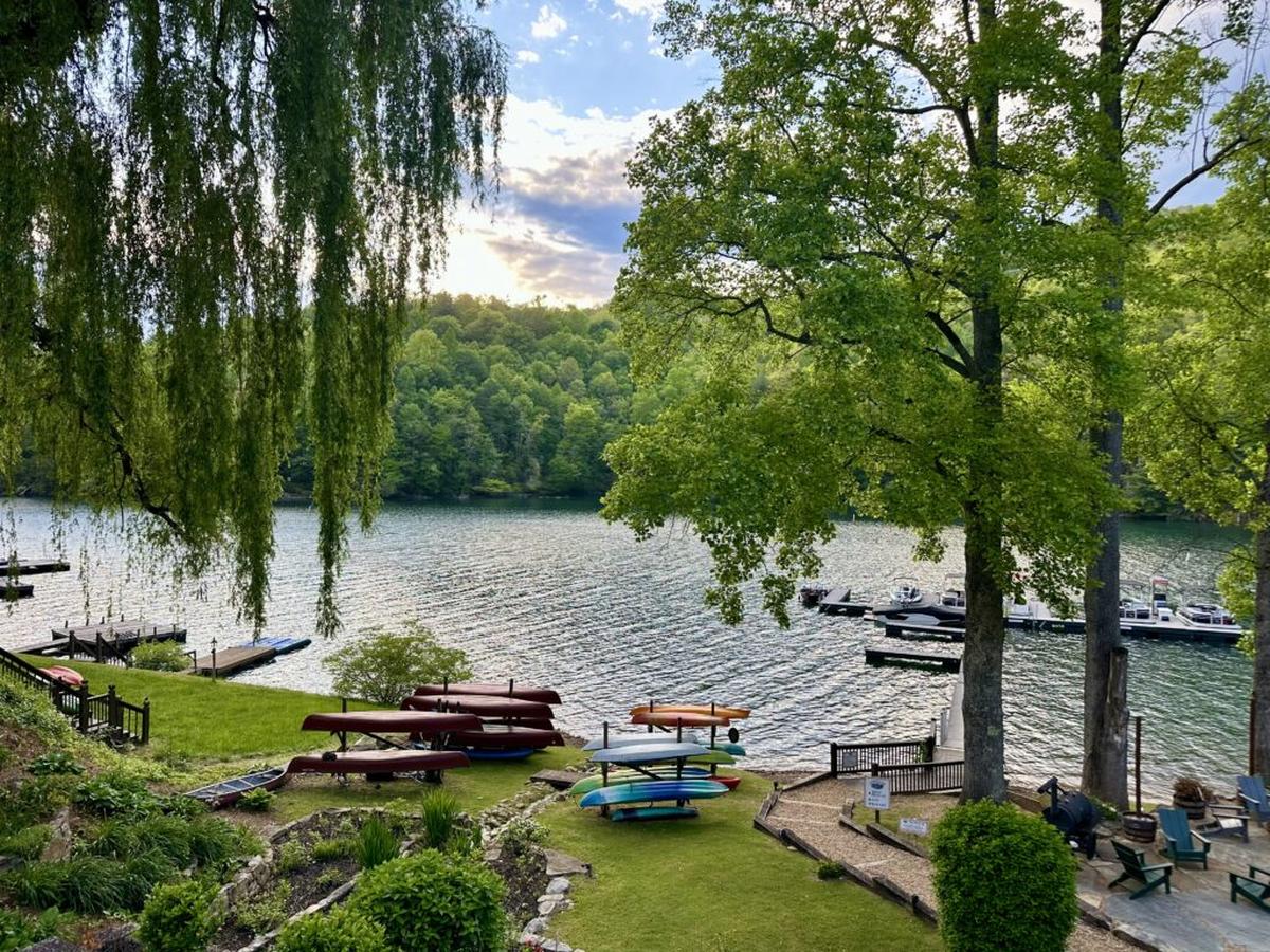  Rent kayaks at Lake Nantahala if your group wants to paddle. Alternatively, pontoon boats require little to no effort. Photo credit: Cathy Bennett Kopf 