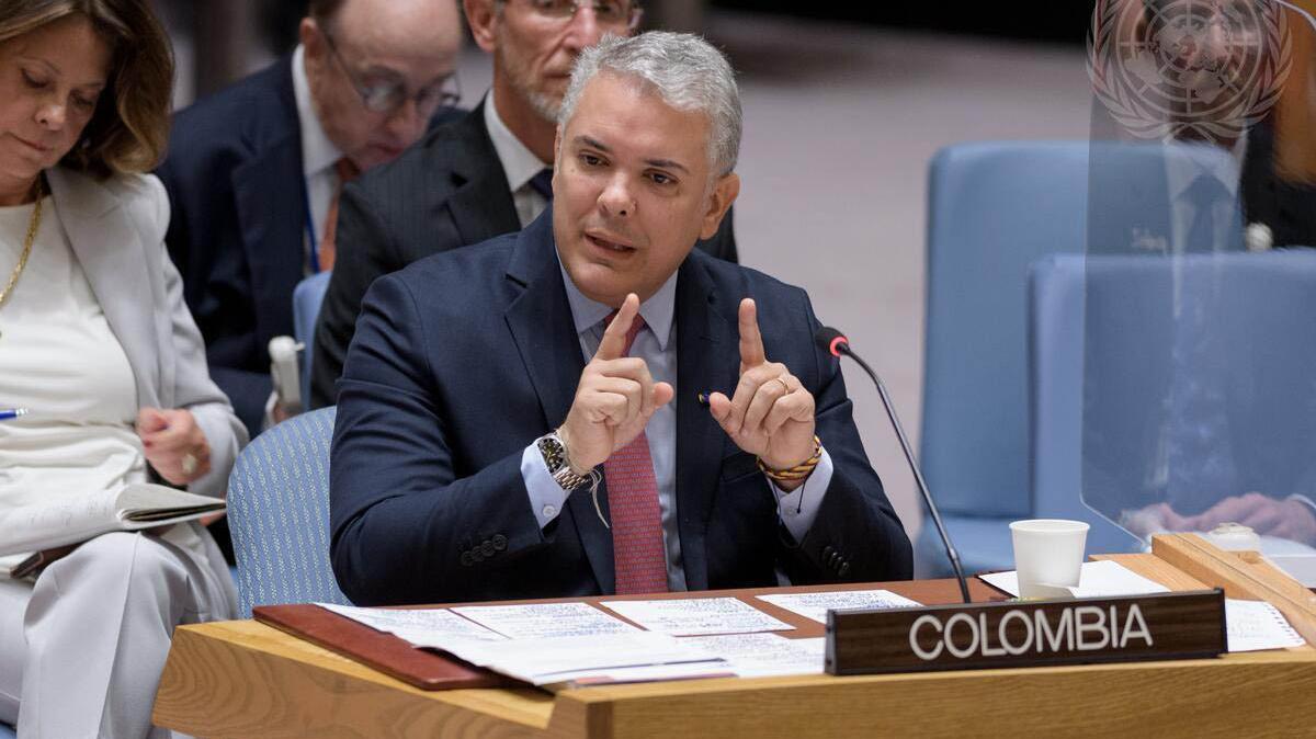 En esta foto proporcionada por las Naciones Unidas, el presidente de Colombia, Iván Duque, habla en el Consejo de Seguridad del organismo, el martes 12 de abril de 2022. (Manuel El’as/ONU Foto, vía AP)