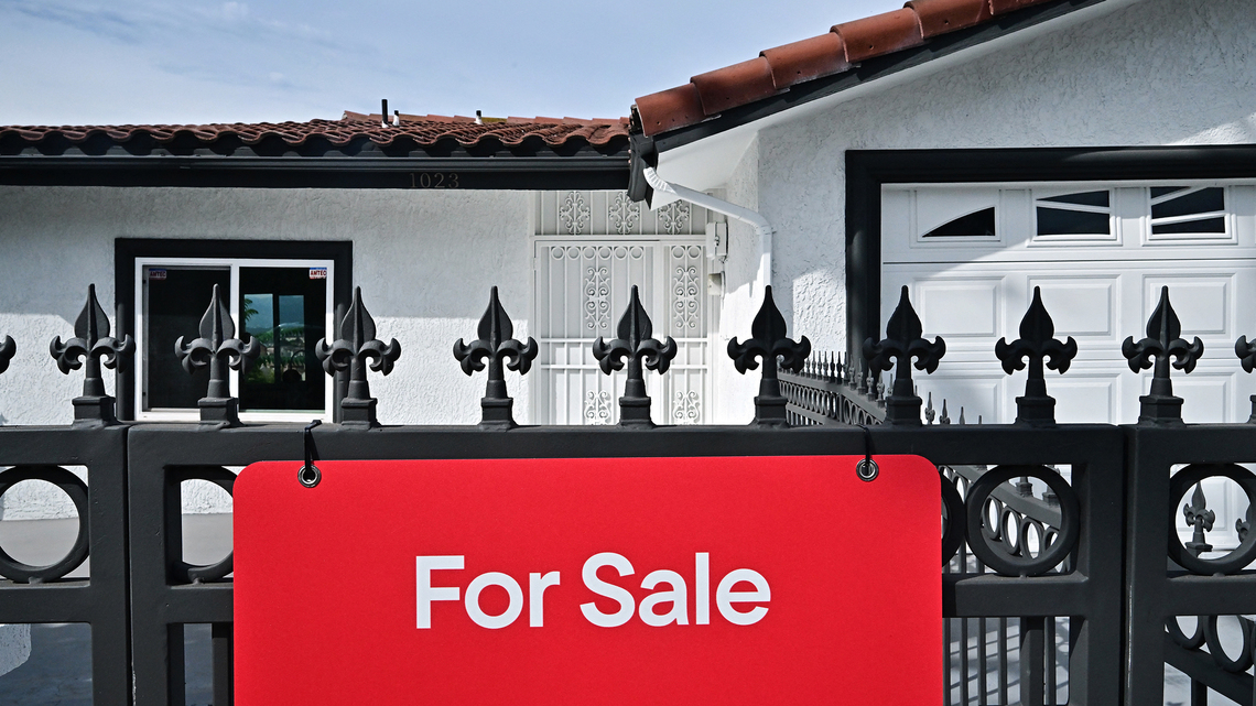 US mortgage rates reach 7.5%; home-buying slump hits sixth week 