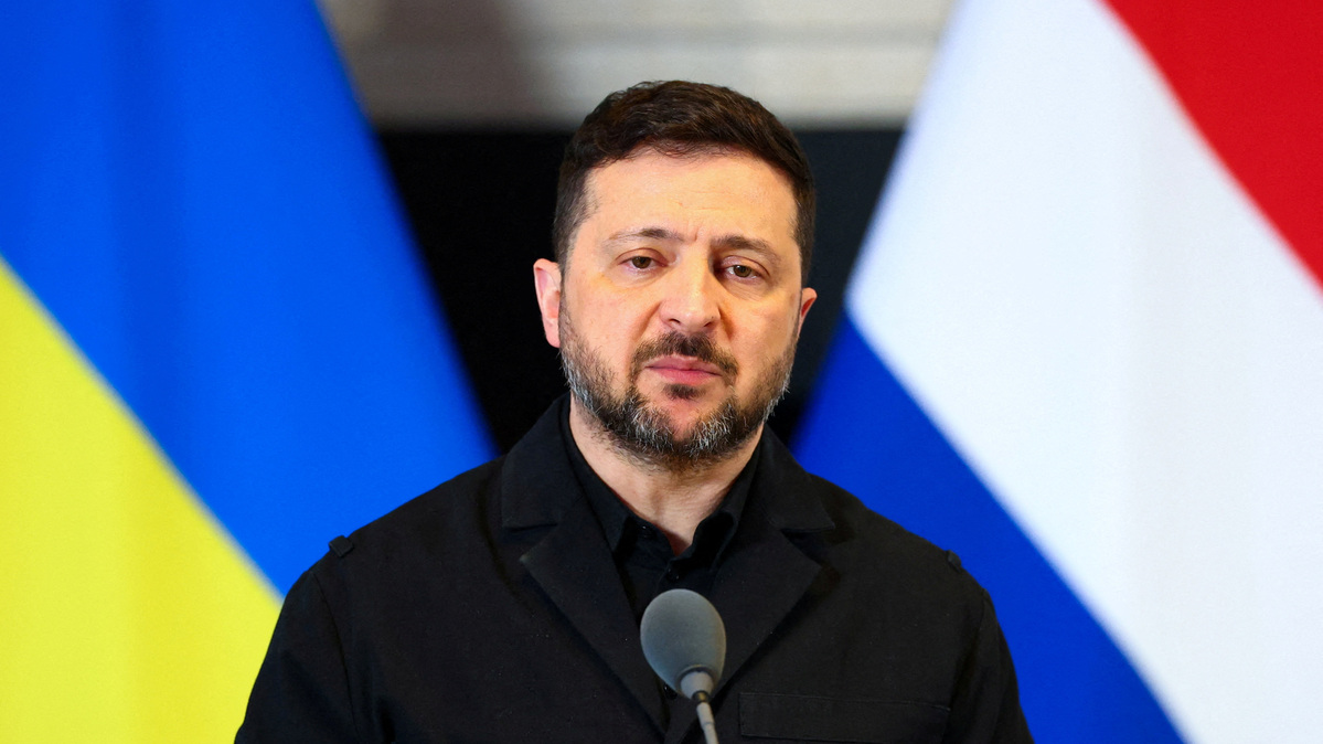 FILE PHOTO: Ukraine's President Volodymyr Zelenskiy attends a press conference with Dutch Prime Minister Rob Jetten (not pictured), after the Four Freedoms Awards ceremony, in Middelburg, Netherlands, April 16, 2026. REUTERS/Piroschka van de Wouw/File Photo