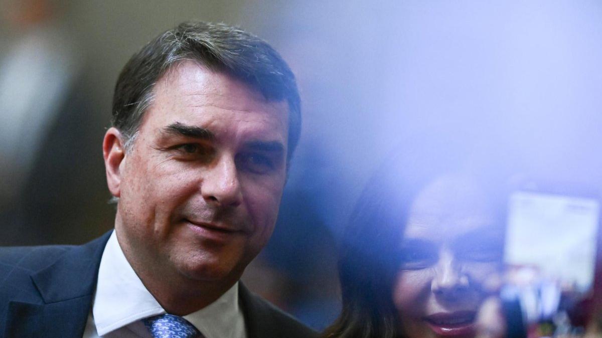 Brazilian senator and presidential hopeful Flávio Bolsonaro traveled to Washington seeking a meeting with U.S. President Donald Trump as his campaign faces mounting pressure following the release of audio recordings linking him to a finance scandal. Photo by André Borges/EPA
