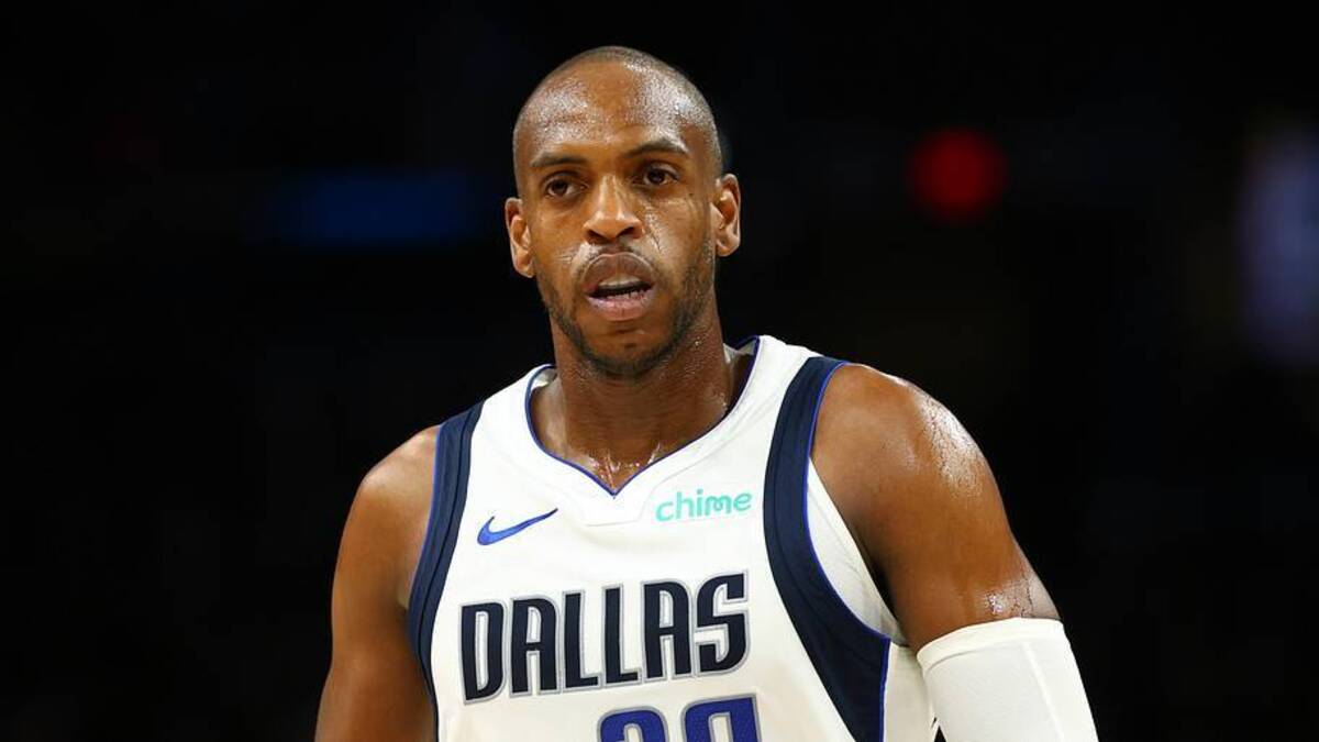  Apr 8, 2026; Phoenix, Arizona, USA; Dallas Mavericks forward Khris Middleton (20) against the Phoenix Suns at Mortgage Matchup Center. Mandatory Credit: Mark J. Rebilas-Imagn Images | IMAGN IMAGES via Reuters Connect 