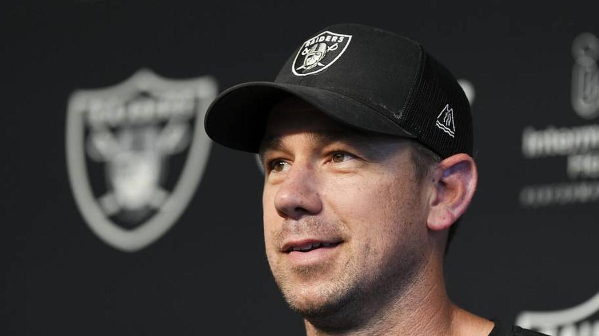 May 20, 2026; Henderson, NV, USA; Las Vegas Raiders head coach Klint Kubiak speaks during a news conference during organized team activities at Intermountain Health Performance Center. Mandatory Credit: Candice Ward-Imagn Images | Candice Ward-Imagn Images 