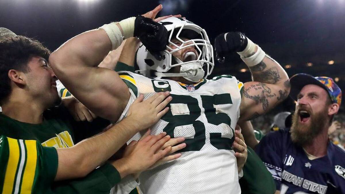  Green Bay Packers tight end Tucker Kraft (85) celebrates a touchdown against the Washington Commanders. | USA TODAY Network via Reuters Connect 