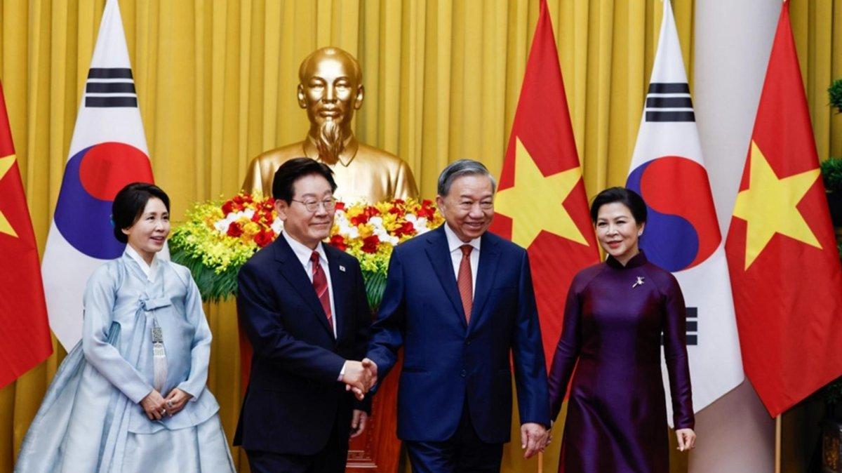 President of Vietnam and General Secretary of the Communist Party To Lam (2-R) and his wife Ngo Phuong Ly (R), South Korean President Lee Jae Myung (2-L) and his wife Kim Hea Kyung (L) pose for a group photo at the Presidential Palace in Hanoi, Vietnam, 22 April 2026. President Lee is on a state visit to Vietnam from 21 to 24 April 2026. Photo by LUONG THAI LINH / EPA