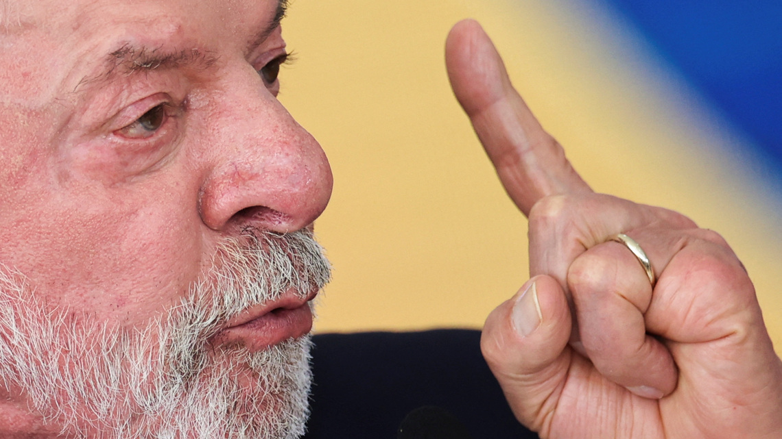 Lula firma decreto por el que se reducen las tasas federales sobre la gasolina 