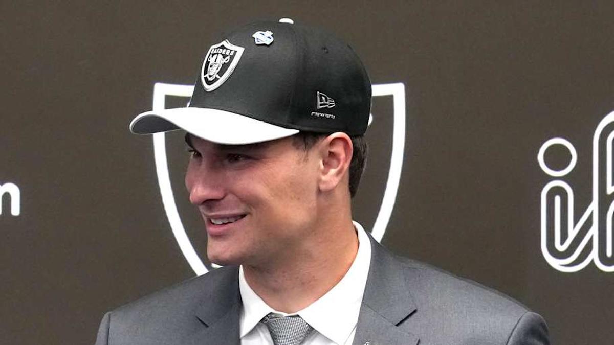  Apr 24, 2026; Henderson, NV, USA; Las Vegas Raiders quarterback Fernando Mendoza (right) shakes hands with general manager John Spytek at introductory press conference at Intermountain Health Performance Center after being selected as the No. 1 pick in the 2026 NFL Draft. Mandatory Credit: Kirby Lee-Imagn Images | Kirby Lee-Imagn Images 