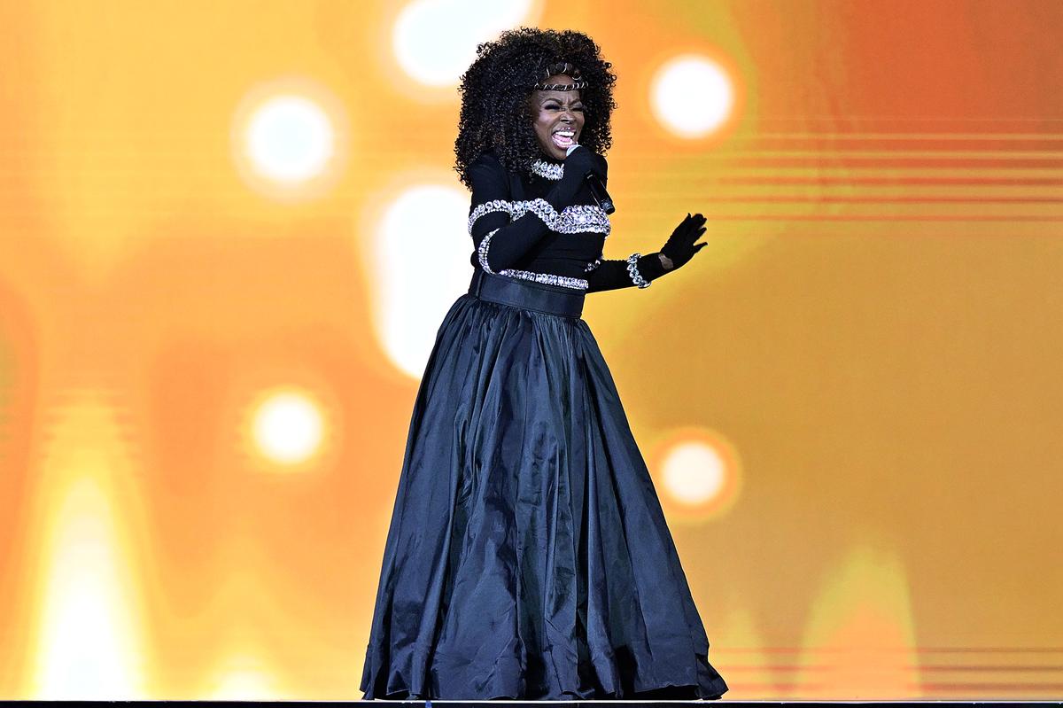 ATLANTA, GEORGIA - JANUARY 20: Angie Stone performs onstage during The 6th Annual URBAN ONE HONORS: Best In Black presented by TV at Coca Cola Roxy on January 20, 2024 in Atlanta, Georgia. (Photo by Derek White/Getty Images for TV One)
