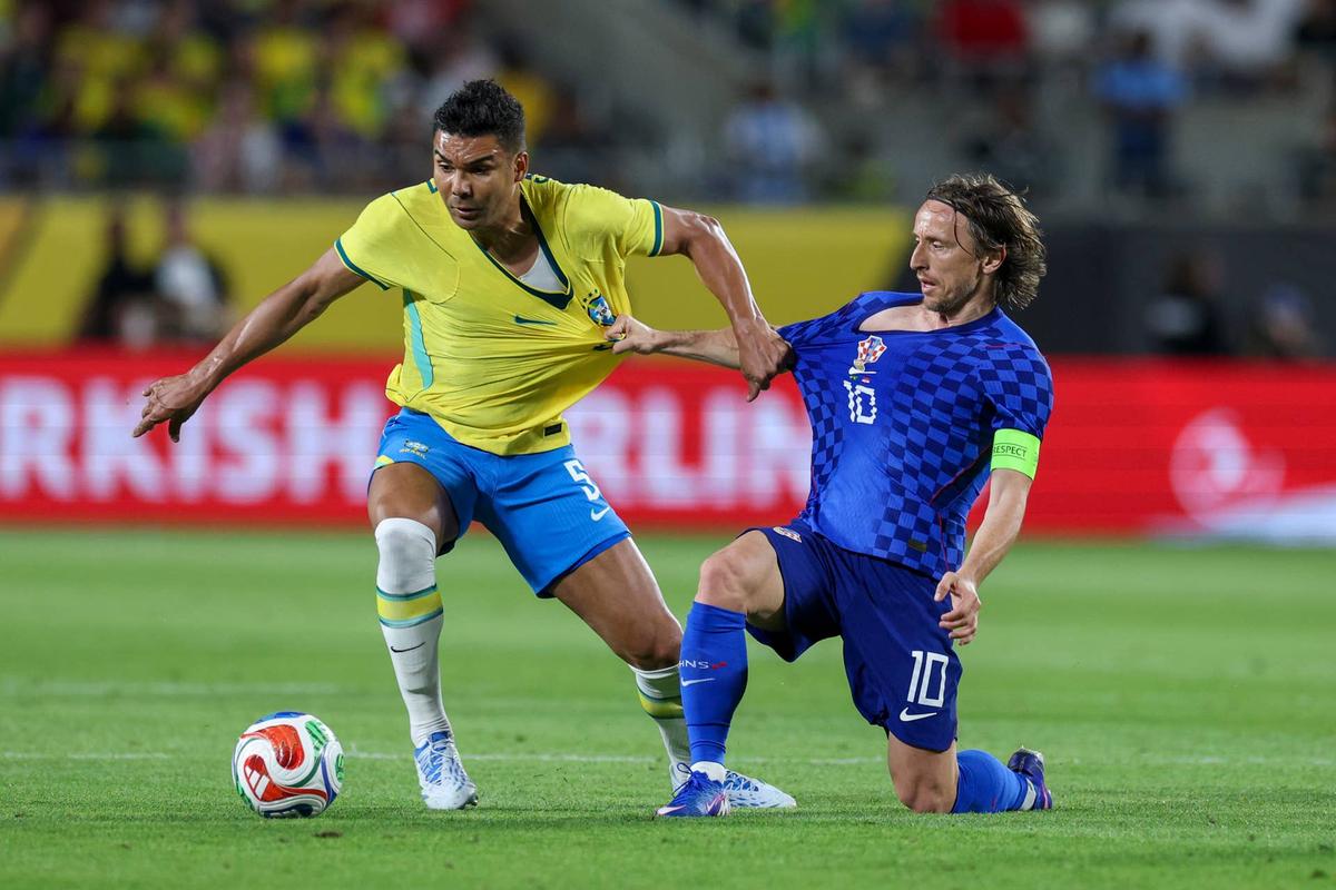  Croatia midfielder Luka Modric (10) and Brazil midfielder Casemiro (5) battle for the ball in the first half during an international friendly at Camping World Stadium. Nathan Ray Seebeck-Imagn Images