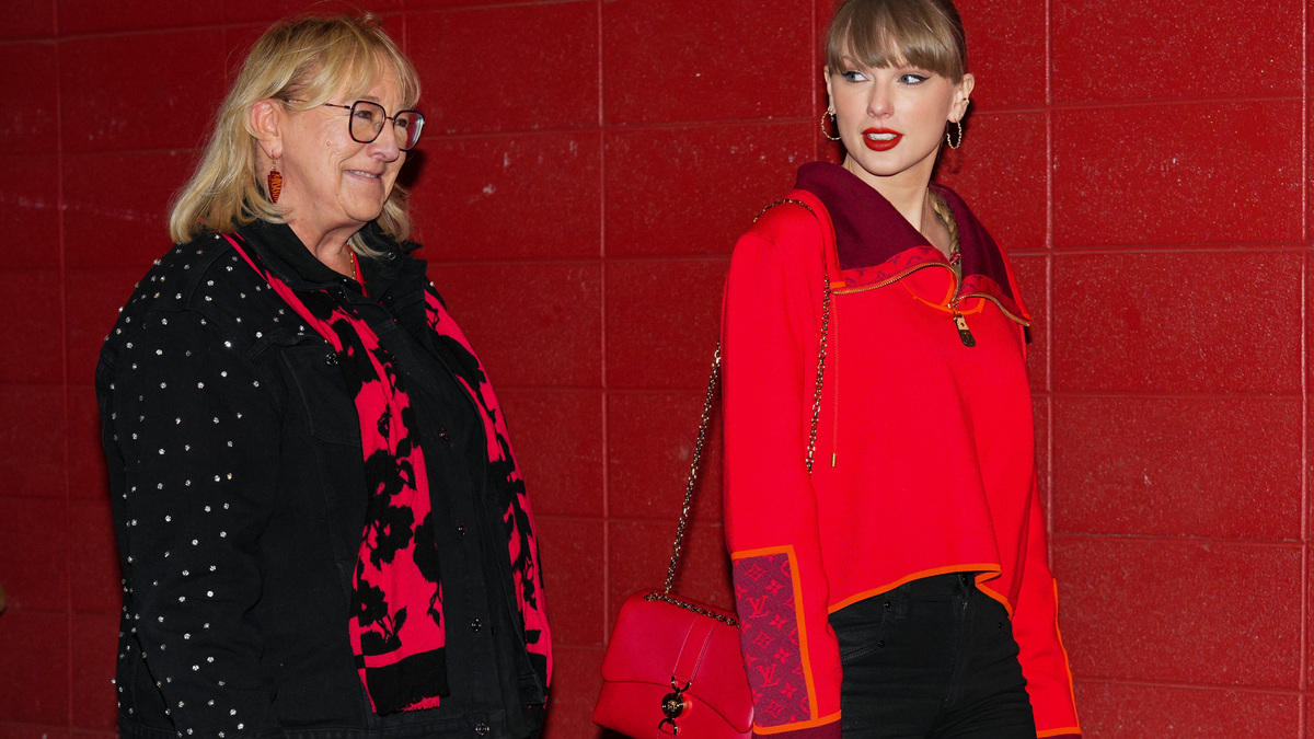 Taylor Swift and Donna Kelce arrive prior to a game between the Kansas City Chiefs and the Las Vegas Raiders at GEHA Field at Arrowhead Stadium Nov. 29, 2024.