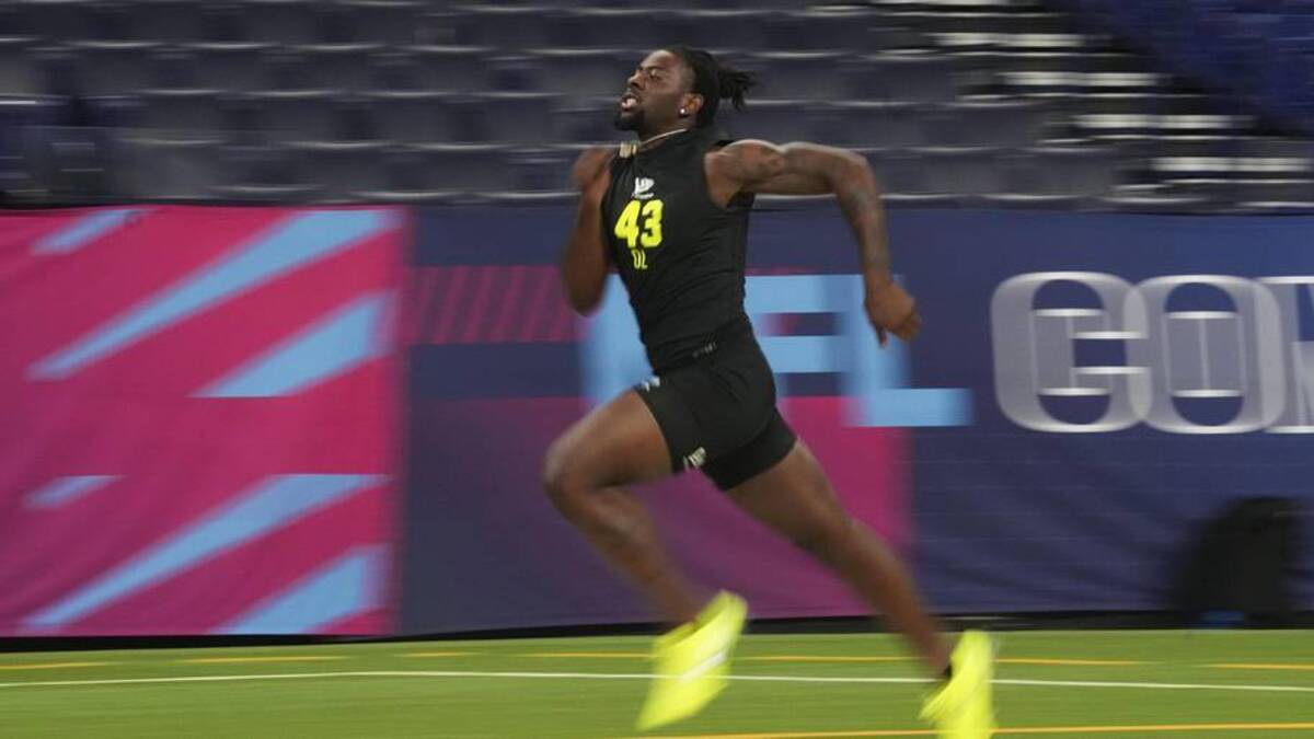  Feb 26, 2026; Indianapolis, IN, USA; Boston College defensive lineman Quintayvious Hutchins (DL43) runs the 40-yard dash during the NFL Scouting Combine at Lucas Oil Stadium. Mandatory Credit: Kirby Lee-Imagn Images | Kirby Lee-Imagn Images 