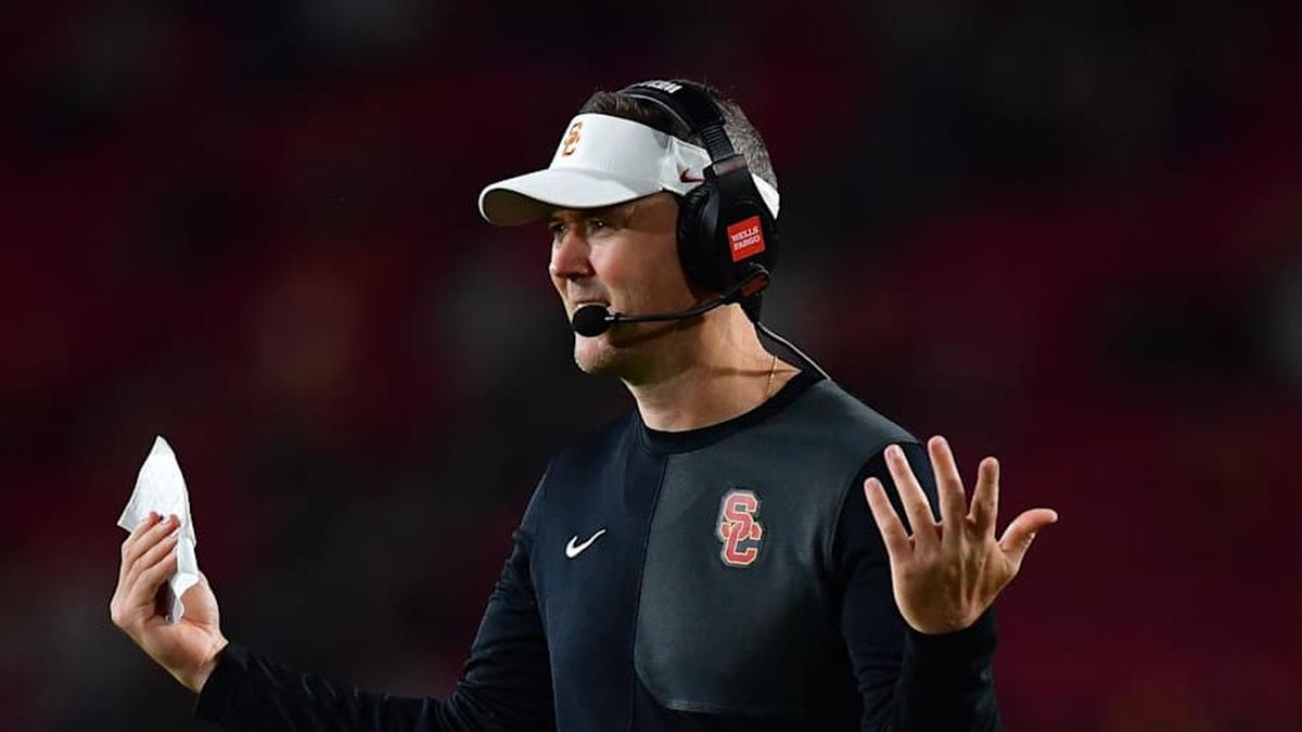  Sep 20, 2025; Los Angeles, California, USA; Southern California Trojans head coach Lincoln Riley watches game action against the Michigan State Spartans during the second half at the Los Angeles Memorial Coliseum. Mandatory Credit: Gary A. Vasquez-Imagn Images | Gary A. Vasquez-Imagn Images 