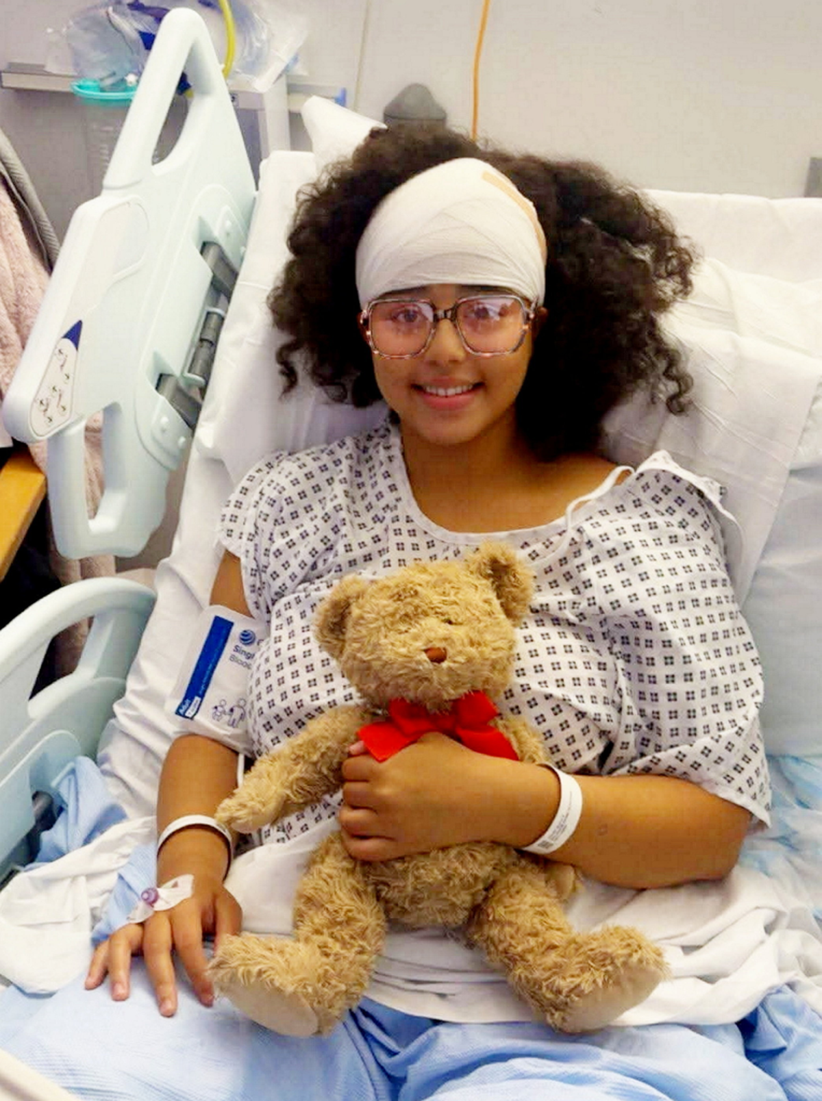  Shannon Graham in the hospital. (Brain Tumour Research via SWNS) 