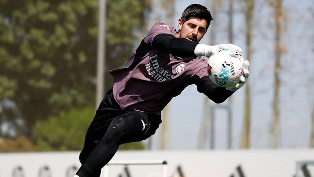  The Belgian goalkeeper is back in training. | David S. Bustamante/Real Madrid/Getty Images 