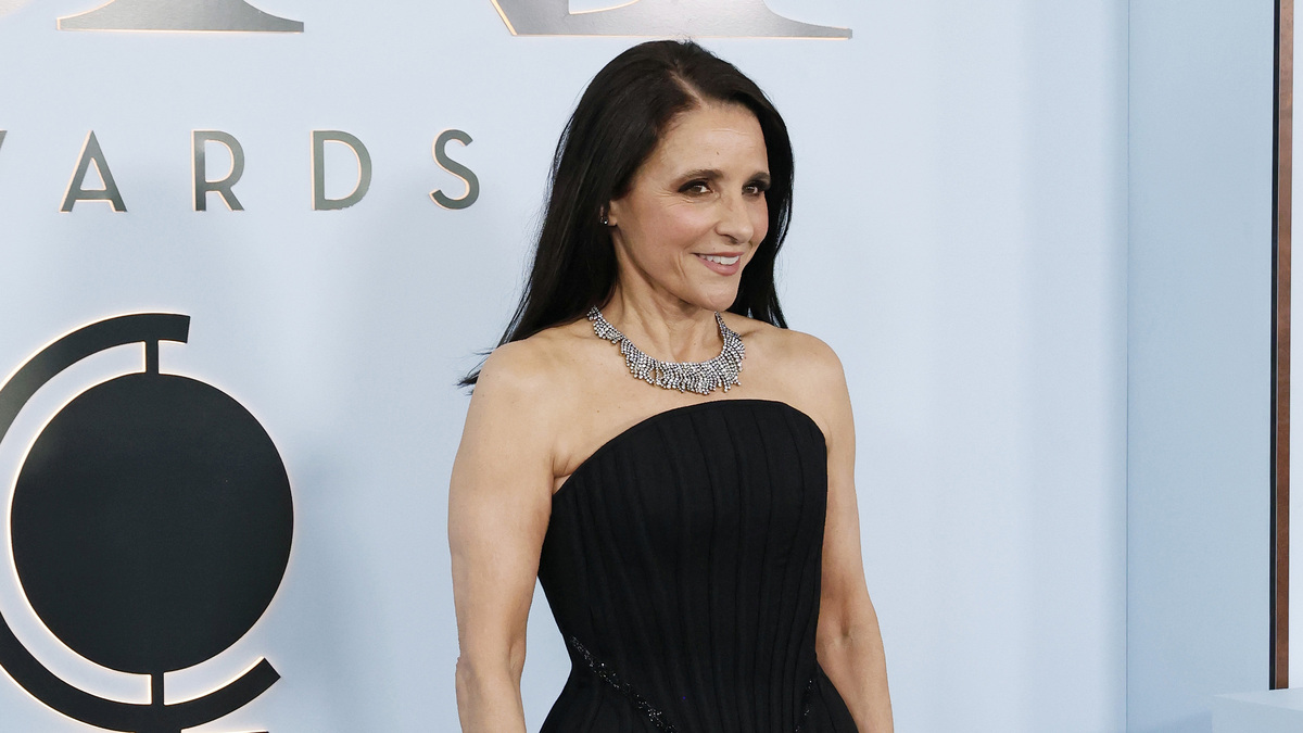 NEW YORK, NEW YORK - JUNE 07: Julia Louis-Dreyfus attends the 79th Annual Tony Awards at Radio City Music Hall on June 07, 2026 in New York City. (Photo by Taylor Hill/Getty Images)
