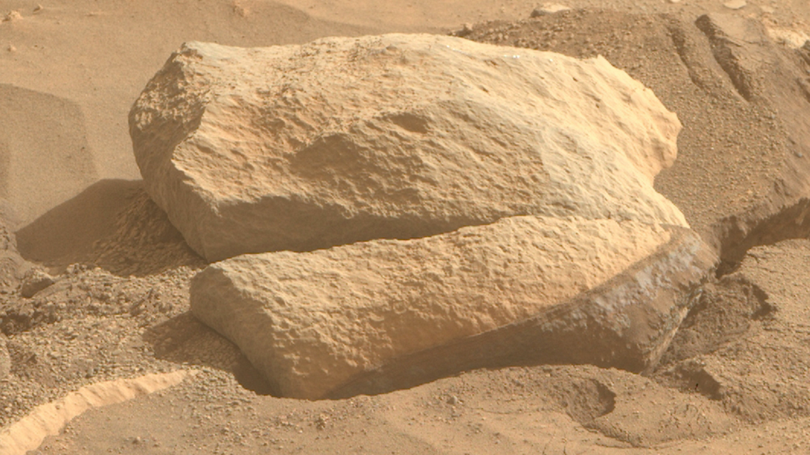 Mars rover spots rock that looks like a dinosaur skull