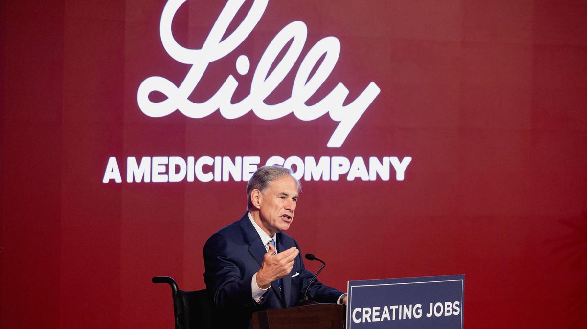Texas Governor Greg Abbott speaks during a press conference for Eli Lilly and Company in Houston, Texas, U.S., September 23, 2025.   REUTERS/Antranik Tavitian